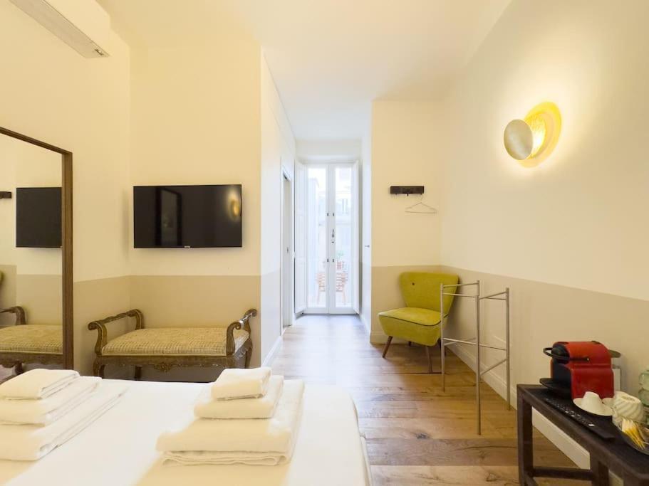 Apartment 5 Minutes Far From Colosseum Rom