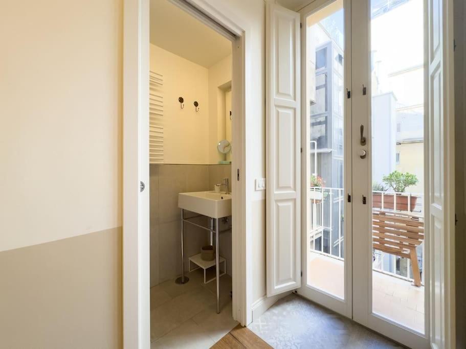 5 Minutes Far From Colosseum Apartment