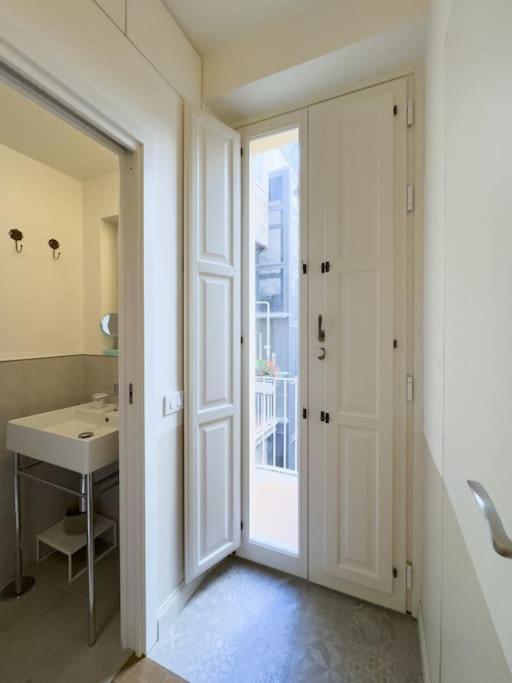 Apartment 5 Minutes Far From Colosseum Rom